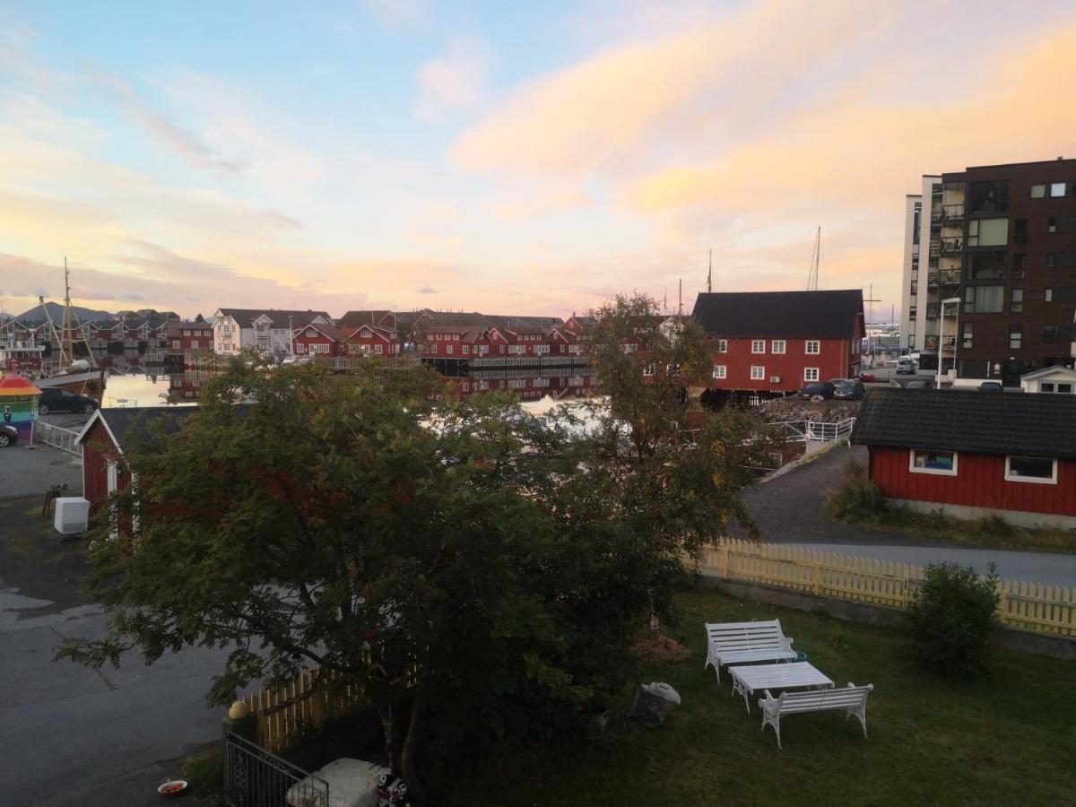 Kule Gule Huset Apartment Svolvær Exterior foto
