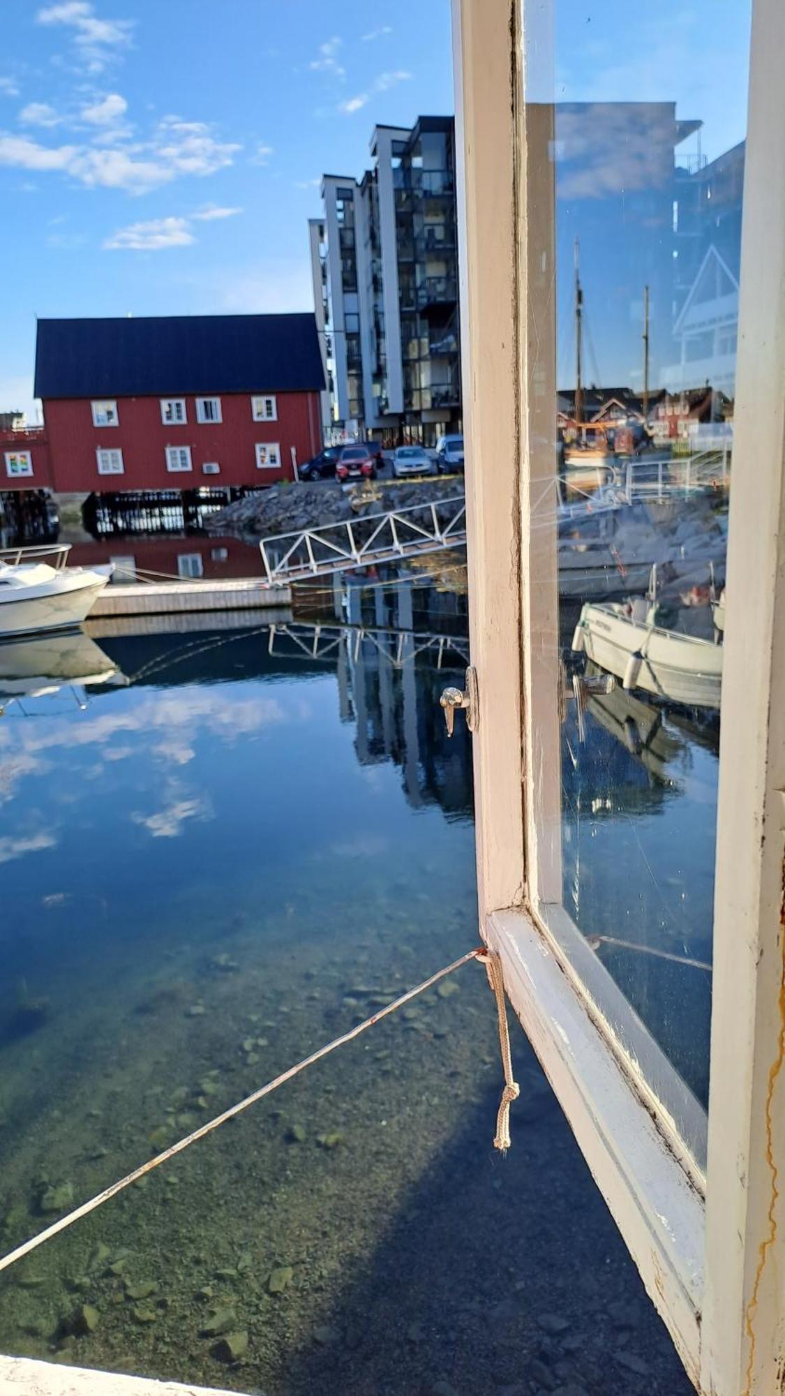 Kule Gule Huset Apartment Svolvær Exterior foto