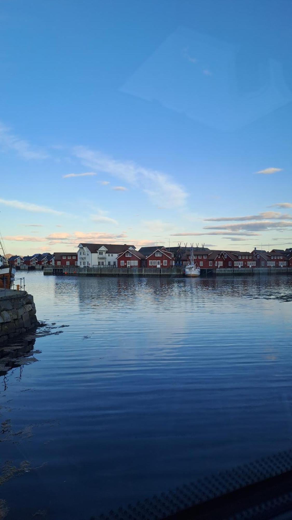 Kule Gule Huset Apartment Svolvær Exterior foto