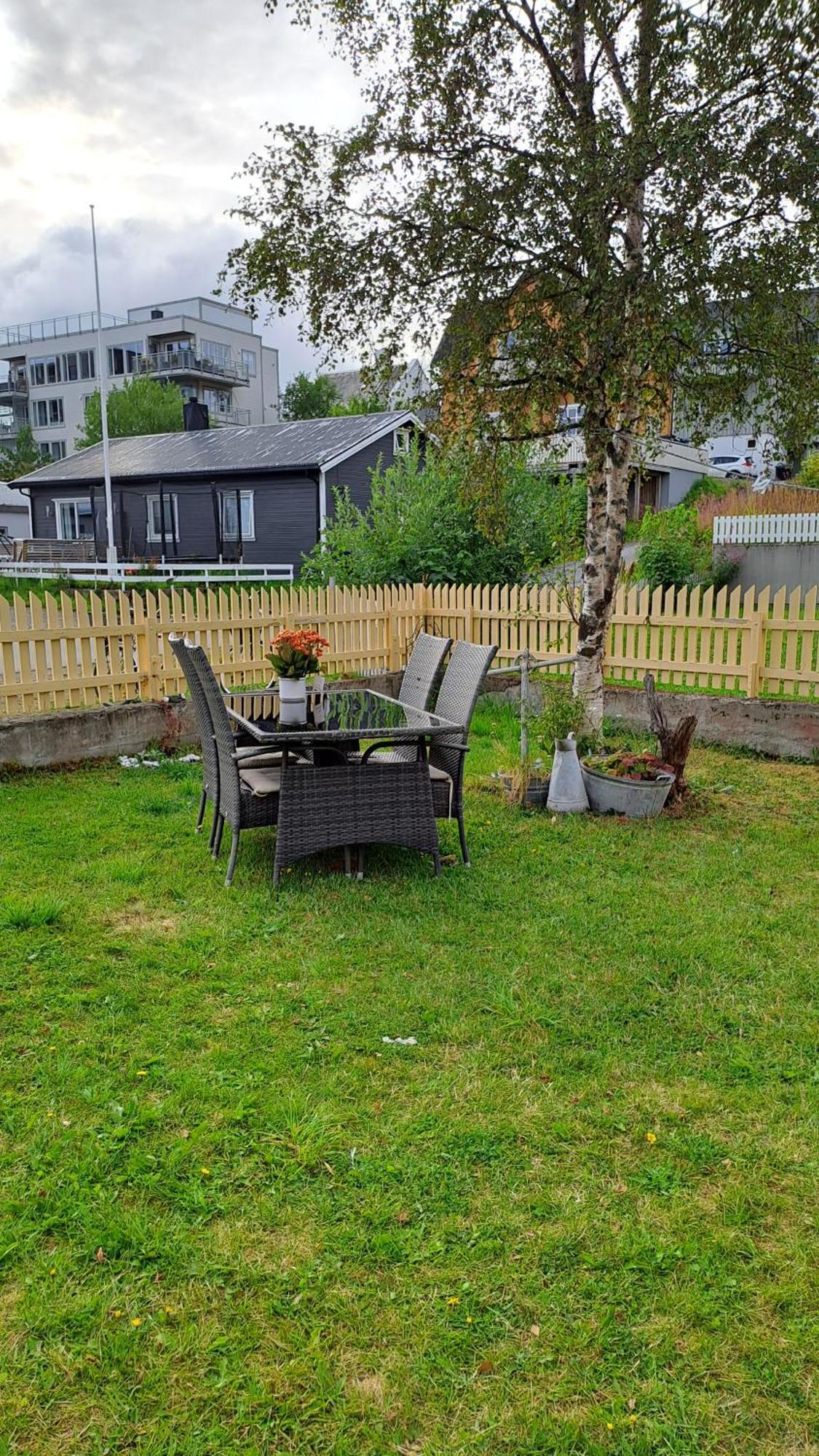 Kule Gule Huset Apartment Svolvær Exterior foto