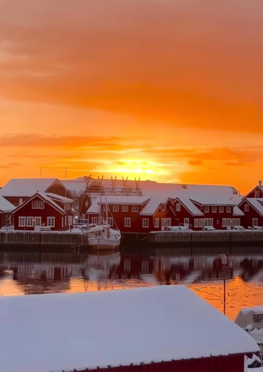 Kule Gule Huset Apartment Svolvær Exterior foto